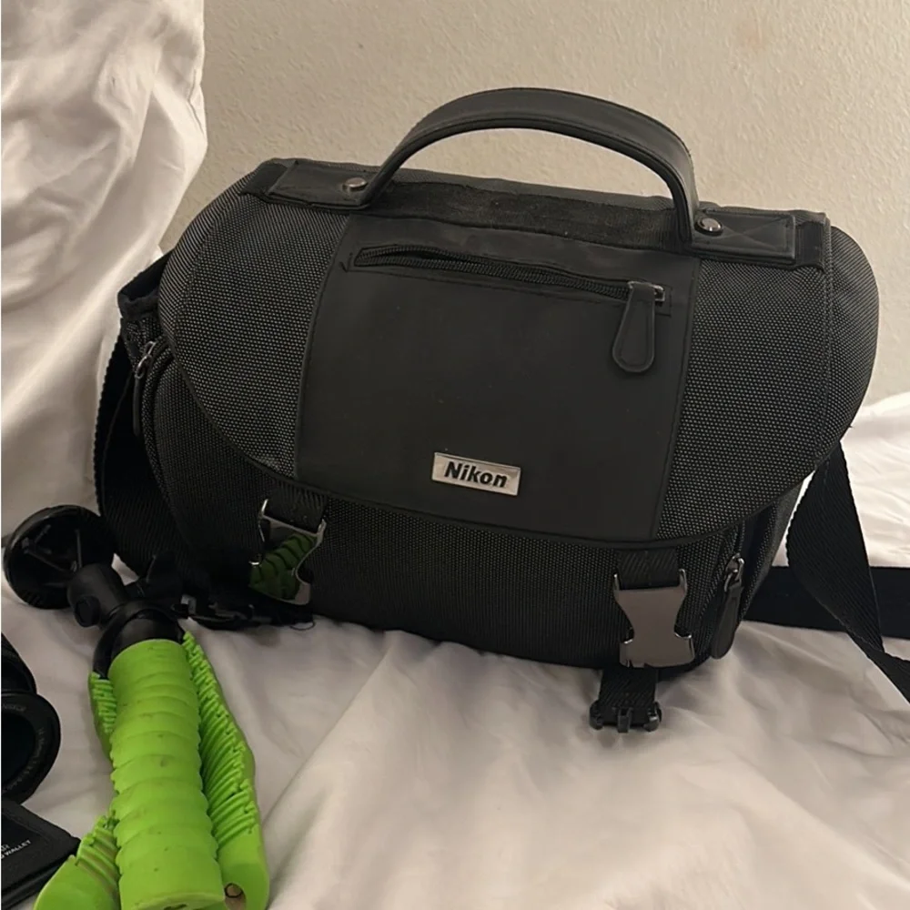Hardly used Nikon d3400,no issues/damage at all. Great deal, & great 1st camera
